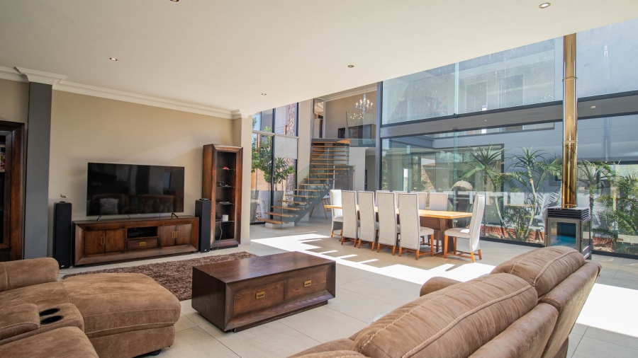 5 Bedroom Property for Sale in The Coves North West